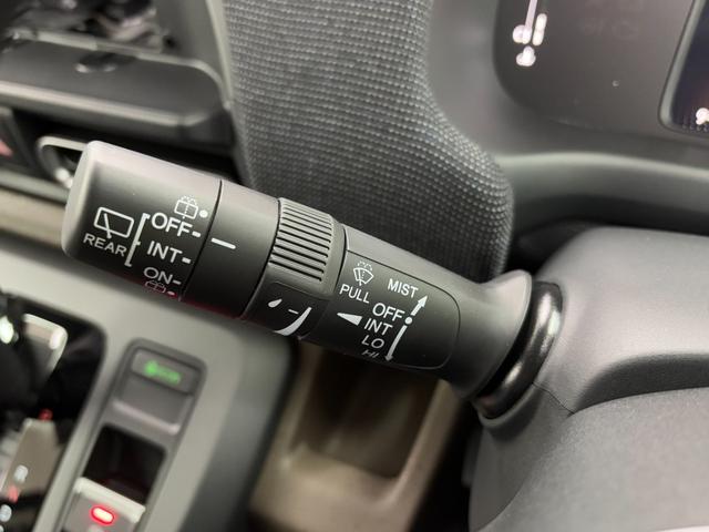 フリード エアー　ＥＸ　登録済未使用車　６人乗　両側自動ドア（36枚目）