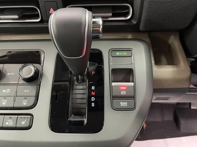 フリード エアー　ＥＸ　登録済未使用車　６人乗　両側自動ドア（47枚目）