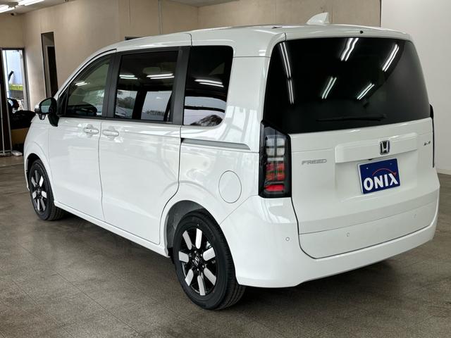 フリード ｅ：ＨＥＶエアー　ＥＸ　登録済未使用車　６人乗　両側自動ドア（5枚目）