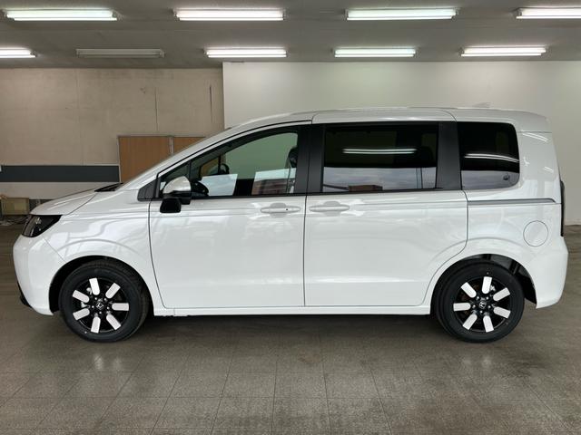 フリード ｅ：ＨＥＶエアー　ＥＸ　登録済未使用車　６人乗　両側自動ドア（7枚目）