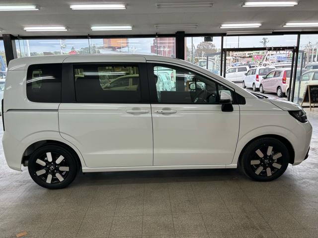 フリード ｅ：ＨＥＶエアー　ＥＸ　登録済未使用車　６人乗　両側自動ドア（9枚目）