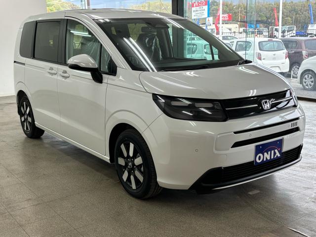 フリード ｅ：ＨＥＶエアー　ＥＸ　登録済未使用車　６人乗　両側自動ドア（10枚目）