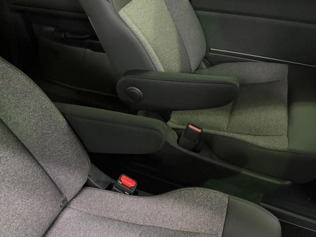 フリード ｅ：ＨＥＶエアー　ＥＸ　登録済未使用車　６人乗　両側自動ドア（53枚目）