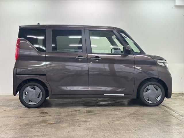 ルークス Ｓ　届出済未使用車　衝突被害軽減システム　誤発進抑制装置　キーレス　スマートシンプルハイブリッド　ＬＥＤランプ　フットパーキングブレーキ　両側スライドドア　マニュアルエアコン　助手席下収納ＢＯＸ（4枚目）