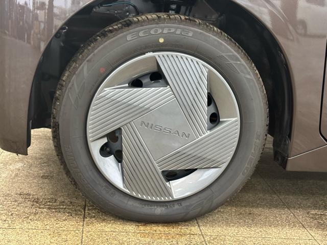 ルークス Ｓ　届出済未使用車　衝突被害軽減システム　誤発進抑制装置　キーレス　スマートシンプルハイブリッド　ＬＥＤランプ　フットパーキングブレーキ　両側スライドドア　マニュアルエアコン　助手席下収納ＢＯＸ（5枚目）