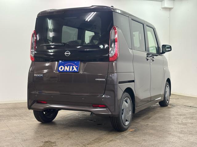 ルークス Ｓ　届出済未使用車　衝突被害軽減システム　誤発進抑制装置　キーレス　スマートシンプルハイブリッド　ＬＥＤランプ　フットパーキングブレーキ　両側スライドドア　マニュアルエアコン　助手席下収納ＢＯＸ（13枚目）