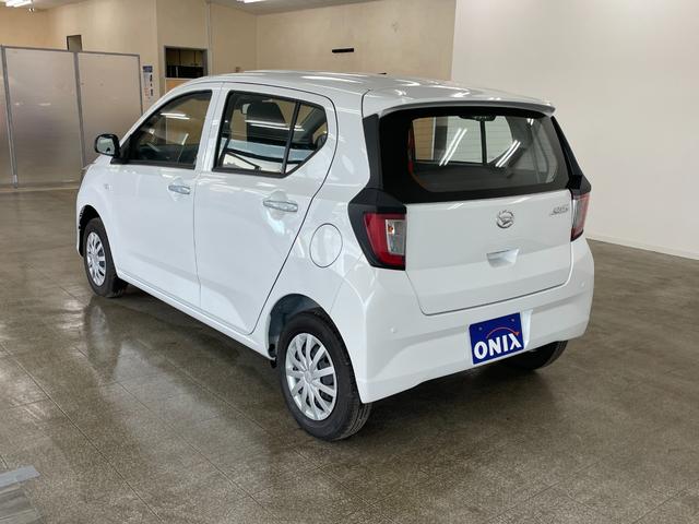 ミライース Ｌ　ＳＡＩＩＩ　届出済未使用車　イーステクノロジー　キーレス　ハロゲンランプ　自発光式デジタルメーター　フットパーキングブレーキ　マニュアルエアコン　パワーウィンドウ　手動格納式ミラー　リバース連動リヤワイパー（5枚目）