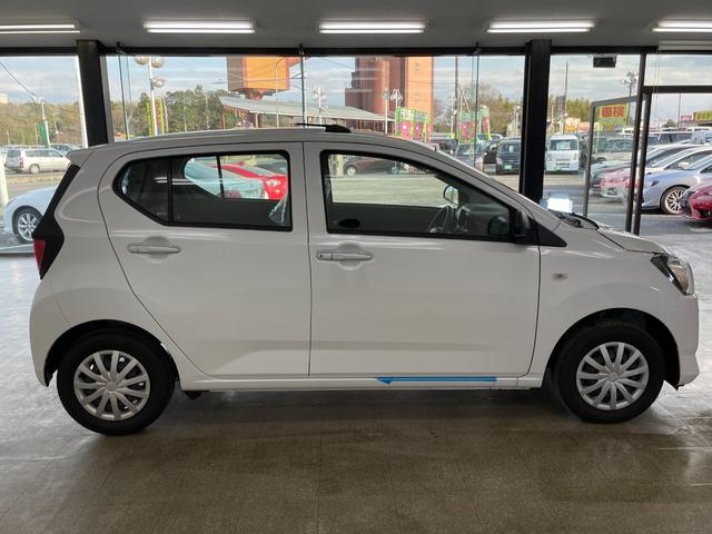 ミライース Ｌ　ＳＡＩＩＩ　届出済未使用車　イーステクノロジー　キーレス　ハロゲンランプ　自発光式デジタルメーター　フットパーキングブレーキ　マニュアルエアコン　パワーウィンドウ　手動格納式ミラー　リバース連動リヤワイパー（6枚目）