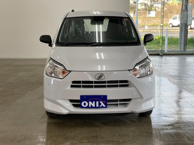 ミライース Ｌ　ＳＡＩＩＩ　届出済未使用車　イーステクノロジー　キーレス　ハロゲンランプ　自発光式デジタルメーター　フットパーキングブレーキ　マニュアルエアコン　パワーウィンドウ　手動格納式ミラー　リバース連動リヤワイパー（8枚目）