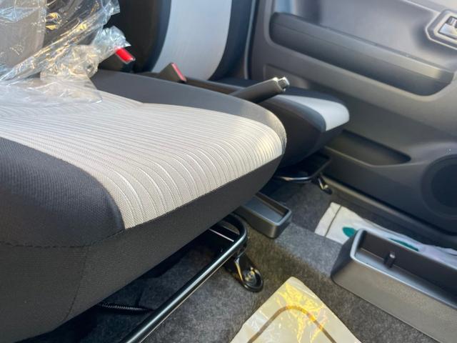 ミライース Ｌ　ＳＡＩＩＩ　届出済未使用車　イーステクノロジー　キーレス　ハロゲンランプ　自発光式デジタルメーター　フットパーキングブレーキ　マニュアルエアコン　パワーウィンドウ　手動格納式ミラー　リバース連動リヤワイパー（20枚目）