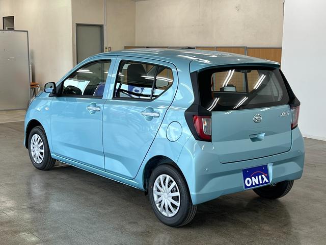 ミライース Ｌ　ＳＡＩＩＩ　届出済未使用車　イーステクノロジー　キーレス　ハロゲンランプ　自発光式デジタルメーター　フットパーキングブレーキ　マニュアルエアコン　パワーウィンドウ　手動格納式ミラー　リバース連動リヤワイパー（8枚目）