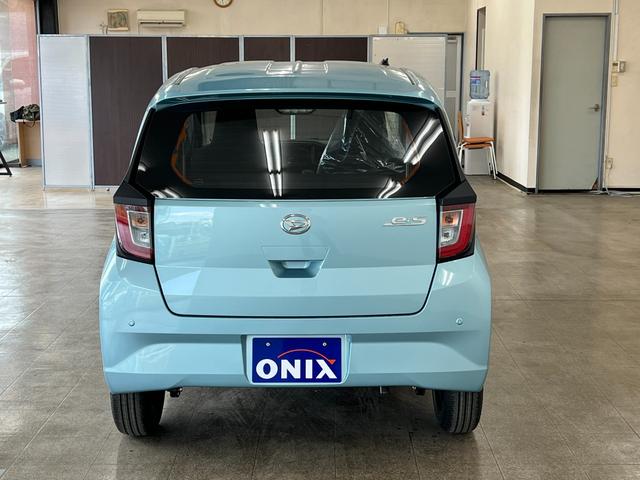 ミライース Ｌ　ＳＡＩＩＩ　届出済未使用車　イーステクノロジー　キーレス　ハロゲンランプ　自発光式デジタルメーター　フットパーキングブレーキ　マニュアルエアコン　パワーウィンドウ　手動格納式ミラー　リバース連動リヤワイパー（9枚目）