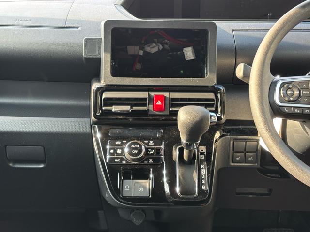 タント カスタムＸ　届出済未使用車　衝突被害軽減システム　スマートキー　ＬＥＤランプ　ＬＥＤフォグランプ　電動パーキングブレーキ　運転席助手席シートヒータ　ミラクルオープンドア　両側電動スライドドア　アルミホイール（26枚目）