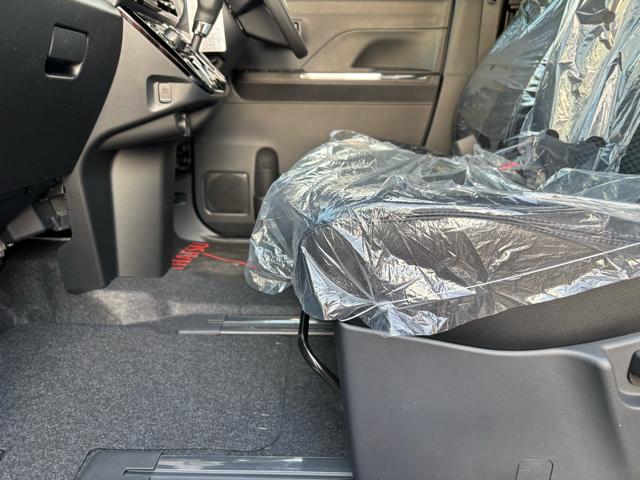 タント カスタムＸ　届出済未使用車　衝突被害軽減システム　スマートキー　ＬＥＤランプ　ＬＥＤフォグランプ　電動パーキングブレーキ　運転席助手席シートヒータ　ミラクルオープンドア　両側電動スライドドア　アルミホイール（32枚目）