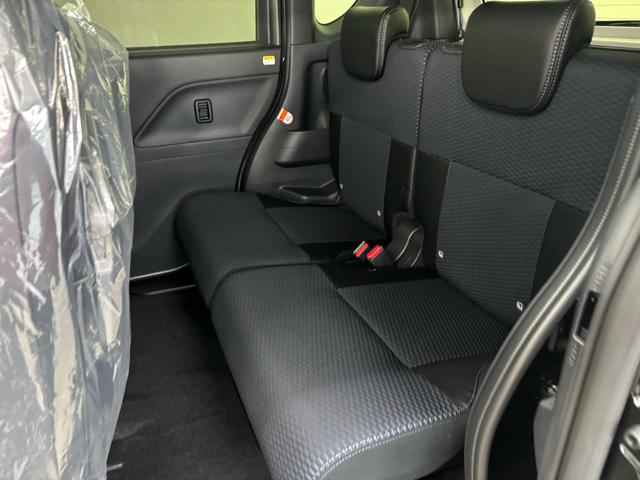 タント カスタムＸ　届出済未使用車　衝突被害軽減システム　スマートキー　ＬＥＤランプ　ＬＥＤフォグランプ　電動パーキングブレーキ　運転席助手席シートヒータ　ミラクルオープンドア　両側電動スライドドア　アルミホイール（12枚目）