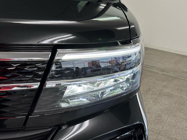 タント カスタムＸ　届出済未使用車　衝突被害軽減システム　スマートキー　ＬＥＤランプ　ＬＥＤフォグランプ　電動パーキングブレーキ　運転席助手席シートヒータ　ミラクルオープンドア　両側電動スライドドア　アルミホイール（17枚目）