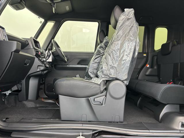 タント カスタムＸ　届出済未使用車　衝突被害軽減システム　スマートキー　ＬＥＤランプ　ＬＥＤフォグランプ　電動パーキングブレーキ　運転席助手席シートヒータ　ミラクルオープンドア　両側電動スライドドア　アルミホイール（18枚目）