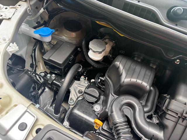 ワゴンＲ ＦＸ　届出済未使用車　衝突被害軽減システム　誤発進抑制装置　スマートキー　ハロゲンランプ　電動格納ミラー　運転席シートヒーター　オートエアコン　オートライト　助手席下収納ＢＯＸ　後部座席傘ホルダー（6枚目）