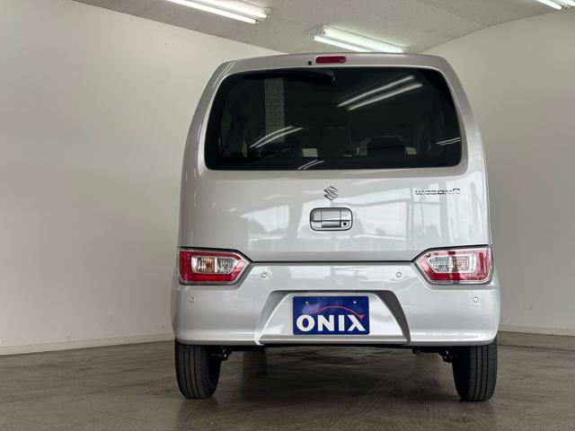 ワゴンＲ ＦＸ　届出済未使用車　衝突被害軽減システム　誤発進抑制装置　スマートキー　ハロゲンランプ　電動格納ミラー　運転席シートヒーター　オートエアコン　オートライト　助手席下収納ＢＯＸ　後部座席傘ホルダー（16枚目）