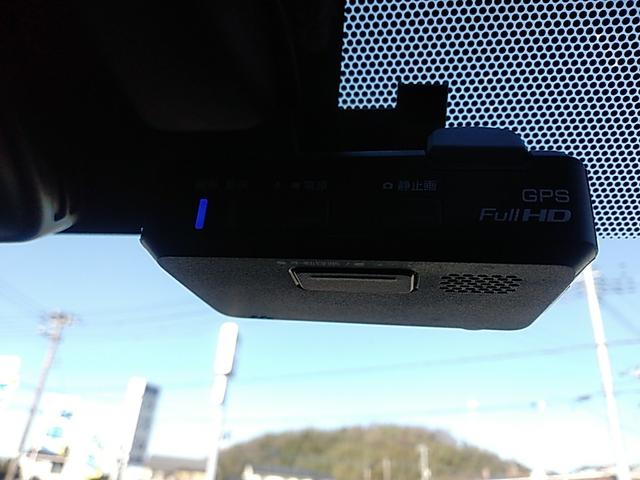 ノート ｅ－パワー　Ｘ　１オーナー　純正ナビ　フルセグＴＶ　バックカメラ　ドライブレコーダー　エマージェンシーブレーキ　車線逸脱警報　キーフリー　プッシュスタート　ＥＴＣ２．０（16枚目）