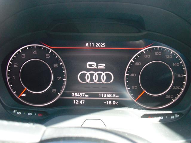 Ｑ２ ３０ＴＦＳＩスポーツ　限定車　＃Ｔｏｋｙｏ　ｂｌａｃｋ　ｓｔｙｌｉｎｇ　ｌｉｍｉｔｅｄ　ブラックスタイリングＰＫＧ　バーチャルコックピット　専用純正１９インチＡＷ　アシスタンスＰＫＧ　オートマチックテールゲート（6枚目）