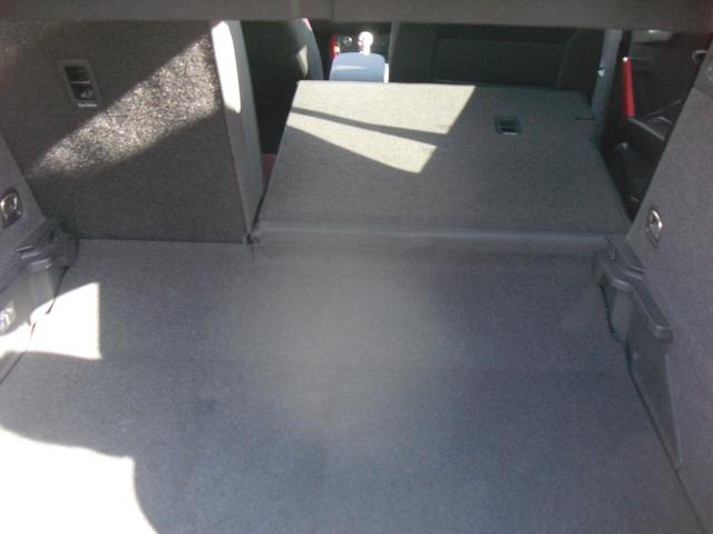 Ｑ２ ３０ＴＦＳＩスポーツ　限定車　＃Ｔｏｋｙｏ　ｂｌａｃｋ　ｓｔｙｌｉｎｇ　ｌｉｍｉｔｅｄ　ブラックスタイリングＰＫＧ　バーチャルコックピット　専用純正１９インチＡＷ　アシスタンスＰＫＧ　オートマチックテールゲート（22枚目）