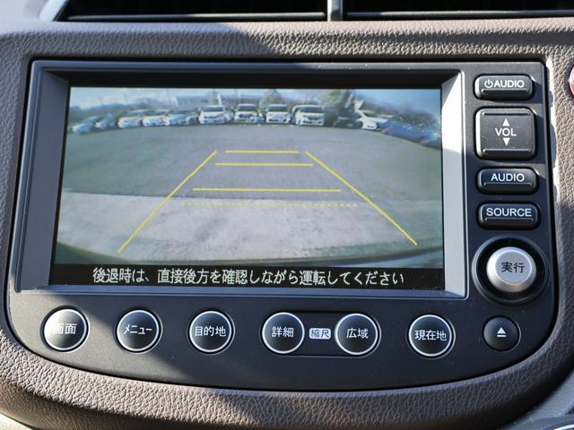 フィットシャトルハイブリッド ハイブリッド・スマートセレクション　クルーズコントロール　横滑り防止装置　ホンダＨＤＤインターナビ　本革巻きステアリングホイール　ＥＴＣ　スマキ－　ＨＤＤナビゲーション　ナビＴＶ　助手席エアバッグ　１オナ　盗難警報装置　横滑防止装置（43枚目）