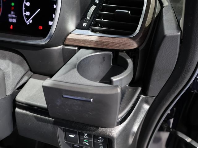 オデッセイ アブソルート・ＥＸ　運転支援機能　衝突軽減ブレーキ　ＥＴＣ　後退出庫サポート　２列目オットマン　１０インチナビ　両側電動スライドドア　電動テールゲート　ＬＥＤヘッドライト　本革シート　パーキングサポート　整備記録簿（35枚目）