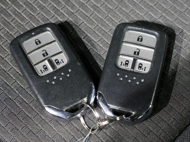 ステップワゴンスパーダ スパーダホンダセンシング　運転支援機能　衝突軽減ブレーキ　両側電動スライドドア　ＬＥＤヘッドライト　ＥＴＣ純正ナビ　全方位カメラ　Ｂｌｕｅｔｏｏｔｈ接続　ミュージックラック　社外ドラレコ　わくわくゲート　盗難防止　ワンオーナ－（18枚目）