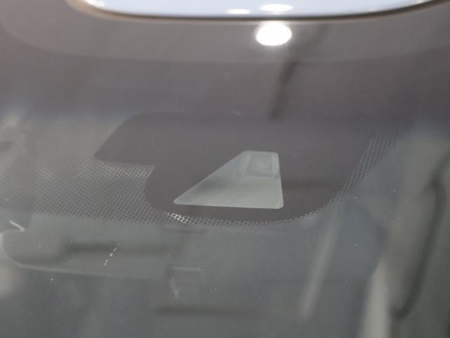 フリード Ｇ・ホンダセンシング　禁煙車　運転支援機能　衝突軽減ブレーキ　両側電動スライドドア　ＬＥＤヘッドライト純正９インチナビ　バックカメラ　Ｂｌｕｅｔｏｏｔｈ接続　リア席モニター　前後ドライブレコーダ　ＥＴＣ　Ｆセグ　ｉストップ（12枚目）