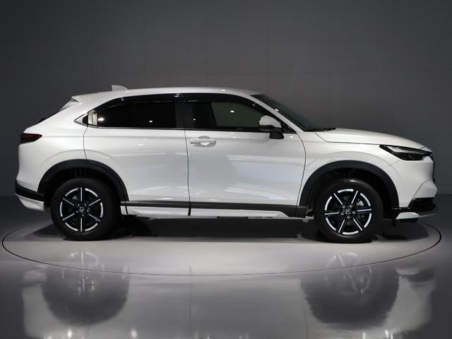 ヴェゼル ｅ：ＨＥＶＸ　運転支援機能　衝突軽減ブレーキ　ＬＥＤヘッドライト　先進ライト　ドライブレコーダ　　　　ＥＴＣ　純正ナビ　バックカメラ　Ｂｌｕｅｔｏｏｔｈ接続　障害物センサー　スマートキー　ワンオーナー車　ＡＡＣ（17枚目）