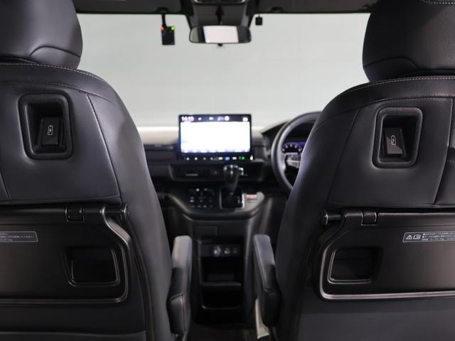 ステップワゴン スパーダ　運転支援機能　衝突軽減ブレーキ　両側電動スライドドア　ＬＥＤヘッドライト　ＥＴＣ　　　純正１１．４インチナビ　バックカメラ　Ｂｌｕｅｔｏｏｔｈ接続　パワーテールゲート　２列目オットマン　パワーゲート（58枚目）