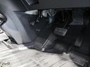 運転席フロア。体格を問わず心地よいドライビングポジションがとれるよう各ペダルが配置されています!