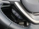 ステアリングに付いているスイッチで、ナビとBluetooth接続した電話のハンズフリー通話操作ができます。