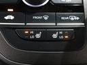 【運転席、助手席用シートヒータースイッチ】2段階で調節できるのでお好みに合わせてご利用ください。