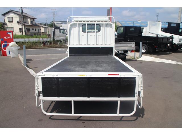 キャンター 　２トン　平ボディ　オートマ　ＡＥＢＳ　ＥＴＣ　電動ミラ―　ランカン付アオリ　フォグ　ルーフキャリア　荷台内寸３１０ｃｍｘ１６０ｃｍ　走行１４２２０３キロ　パワステ　衝突被害軽減システ　２５０７０６（34枚目）