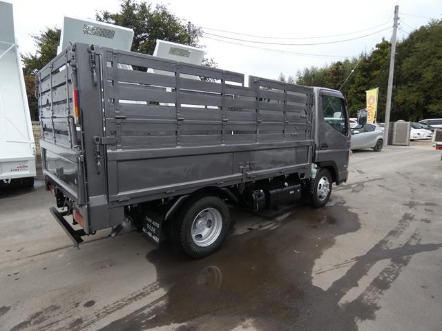 キャンター 　２トン　平ボディー　マニュアル　メッキパーツ　　パワステ　パワーウィンドウ　バックカメラ付き　タ－ボ　ディーゼル　２５１１１７（5枚目）