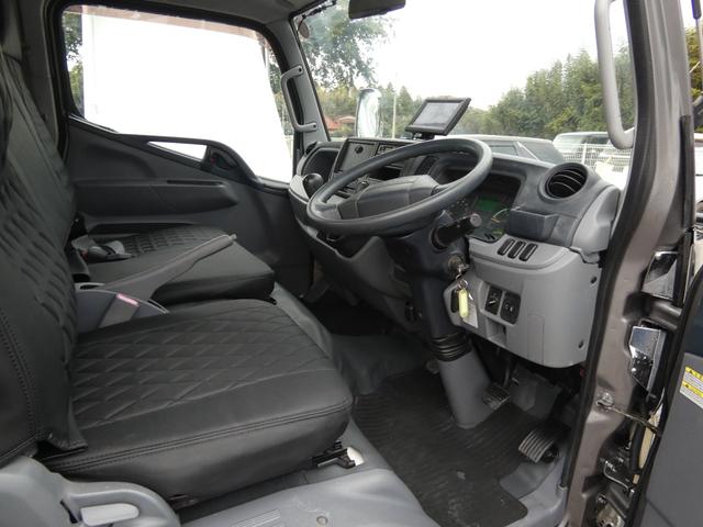 キャンター 　２トン　平ボディー　マニュアル　メッキパーツ　　パワステ　パワーウィンドウ　バックカメラ付き　タ－ボ　ディーゼル　２５１１１７（9枚目）