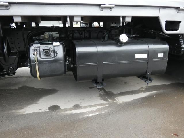 キャンター 　２トン　平ボディー　マニュアル　メッキパーツ　　パワステ　パワーウィンドウ　バックカメラ付き　タ－ボ　ディーゼル　２５１１１７（22枚目）