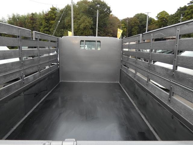 キャンター 　２トン　平ボディー　マニュアル　メッキパーツ　　パワステ　パワーウィンドウ　バックカメラ付き　タ－ボ　ディーゼル　２５１１１７（25枚目）