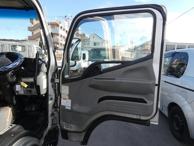 キャンター ダンプ　３トン　ダンプ　マニュアル　メッキパーツ　　タ－ボ　ディーゼル　ＥＴＣ付　ナビゲーション　付き　パワステ　パワーウィンドウ　２５１１１１（9枚目）