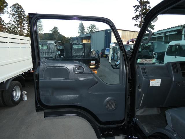 エルフトラック 　２トン　ダンプ　マニュアル　ＥＴＣ　　積載量２０００ｋｇ　２ドア　パワステ　パワーウィンドウ　ディーゼル　タボ　　２５１１４４（23枚目）