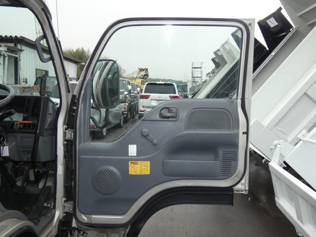 エルフトラック 　２トン　マニュアル　ダンプ　メッキパーツ　ディーゼル　タ－ボ　　　パワステ　２５１１３６（9枚目）