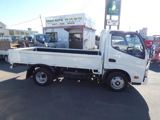 デュトロ 　２　トン　オートマ　平ボディ　ＥＴＣ　電動ミラー・　ディーゼル　ターボ　三方開　アイドリングストップ　２５１１４０（5枚目）