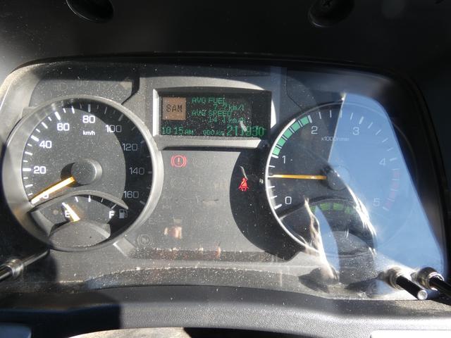 キャンター 　２ｔ　アルミバン　　マニュアル　５速マニュアル　３．０ディーゼルターボ　３人乗り　フォグライト付き　パワーウィンドウ　パワステ　ラッシングレール付き　バックカメラ付き　スライドドア有り　２５１２３５（12枚目）