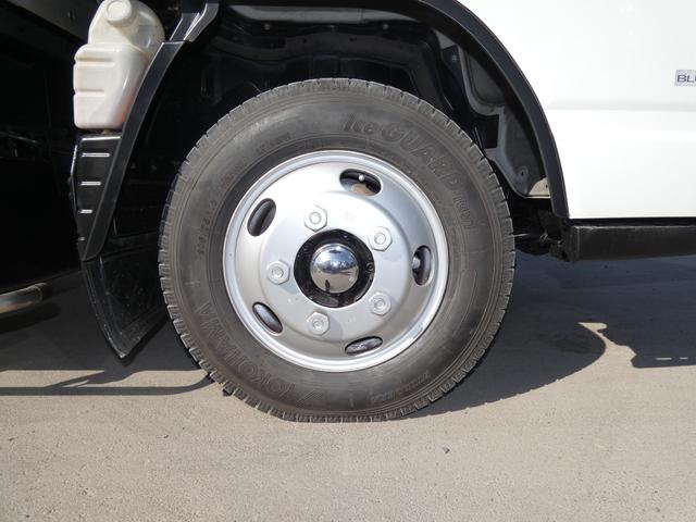 キャンター 2t アルミバン マニュアル 5速マニュアル 3.0ディーゼルターボ 3人乗り フォグライト付き パワーウィンドウ パワステ ラッシングレール付きバックカメラ付き スライドドア有り 260134(32枚目)