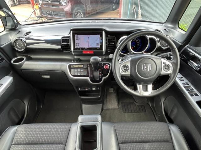 N-BOXカスタム G ターボSSパッケージ 衝突軽減ブレーキ 両側パワースライドドア 純正ナビ シートヒーター Bluetooth バックカメラ ETC クルーズコントロール ステアリングリモコン パドルシフト HIDヘッドライト オートライト(4枚目)