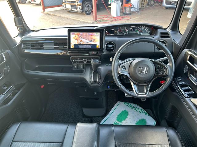 Ｎ－ＢＯＸカスタム Ｇ・Ｌターボホンダセンシング　４ＷＤ　衝突軽減ブレーキ　両側パワースライドドア　９インチ社外ナビ　シートヒーター　アダプティブクルーズコントロール　Ｂｌｕｅｔｏｏｔｈ　フルセグ　レーンアシスト　パドルシフト　ステアリングリモコン（4枚目）