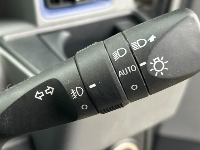 タント カスタムＸ　衝突被害軽減ブレーキ　ワンオーナー　両側パワースライドドア　ハーフレザーシート　レーンキープアシスト　コーナーセンサー　アイドリングストップ　プッシュスタート　ＬＥＤオートライト　純正ＳＤナビ　ＢＴ（10枚目）