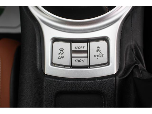 ８６ ＧＴリミテッド　純正ナビ　革＆アルカンターラコンビシート　禁煙車　シートヒーター　ＬＥＤヘッドライト　リアフォグランプ　バックカメラ　クルーズコントロール　ＥＴＣ　電動格納ミラー　Ｂｌｕｅｔｏｏｔｈ接続（8枚目）